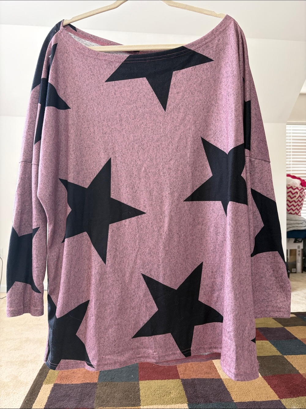 Relaxed Star-Print Tunic Top in Mauve with Black Stars